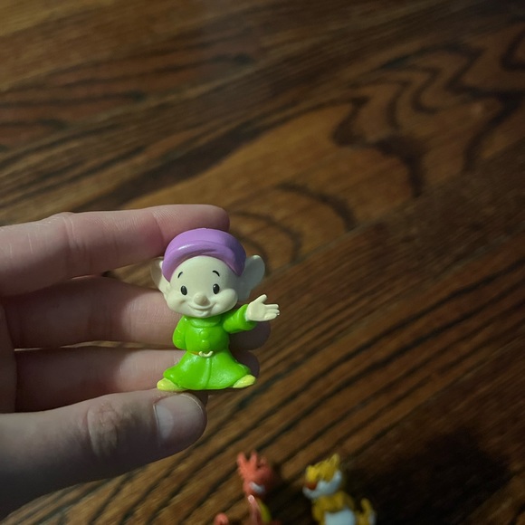 Disney Sidekick Mini Figures - Picture 2 of 5